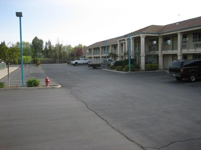 Edge Water Inn Reedley Exterior photo