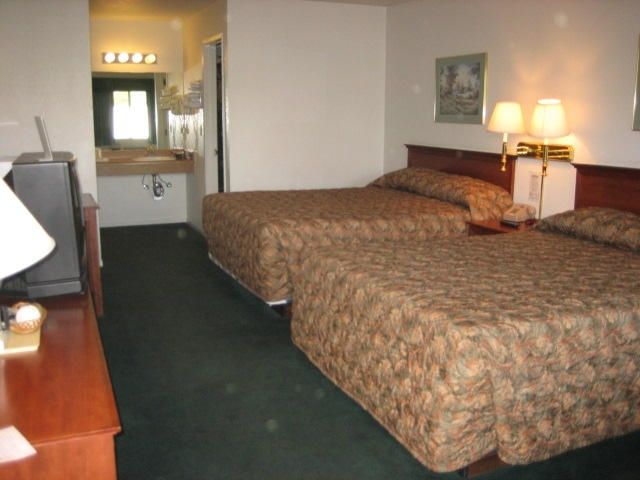 Edge Water Inn Reedley Room photo